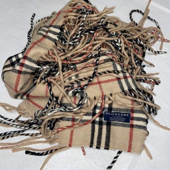 Burberry Happy scarf, double fringe and cashmere, British elegance and luxury - Picture 2 of 12